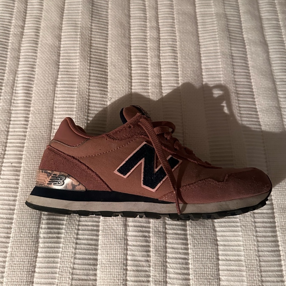 New Balance pink and navy blue sneakers size 7.5